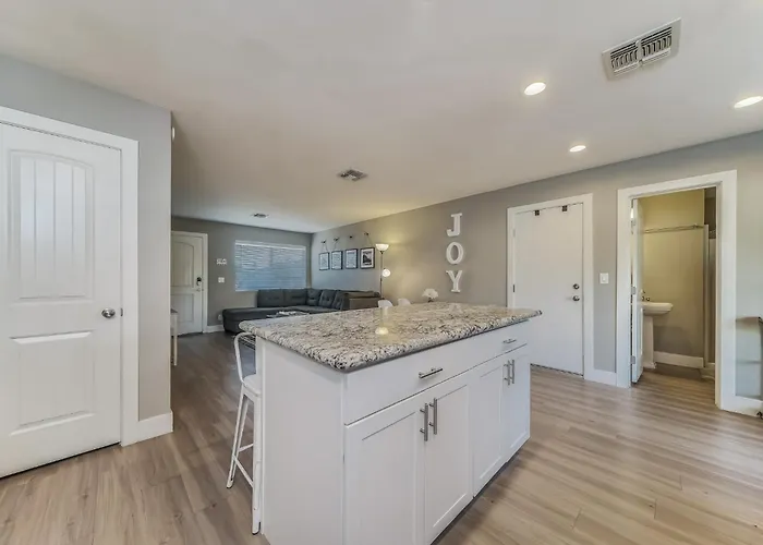 Joy House With Backyard Sanctuary By Asu Holiday home Tempe